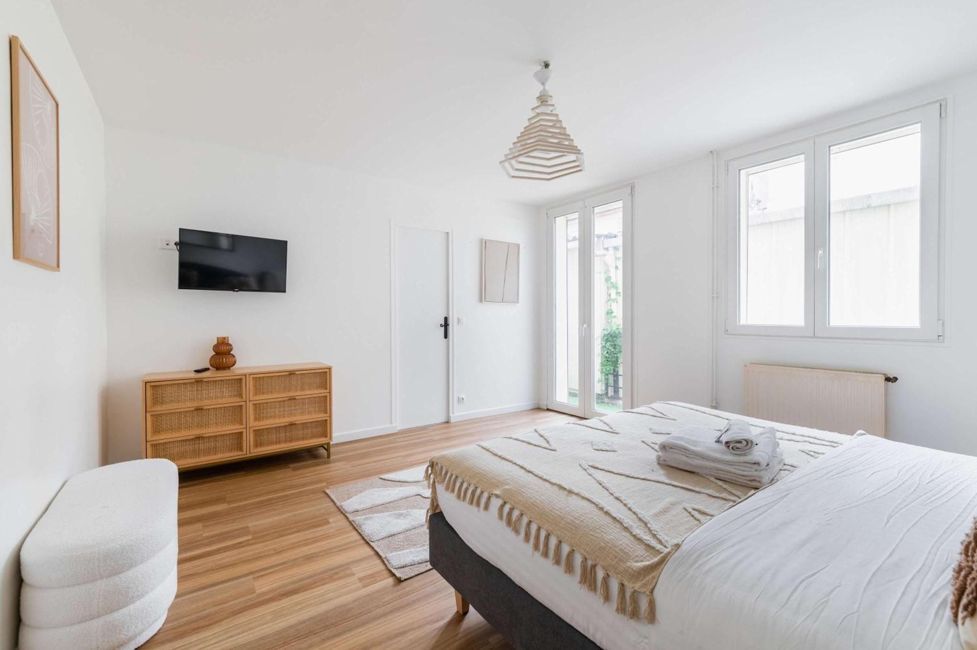 Villa Romainville Paris Pour 8 Personnes - Flat-Guest Exterior photo